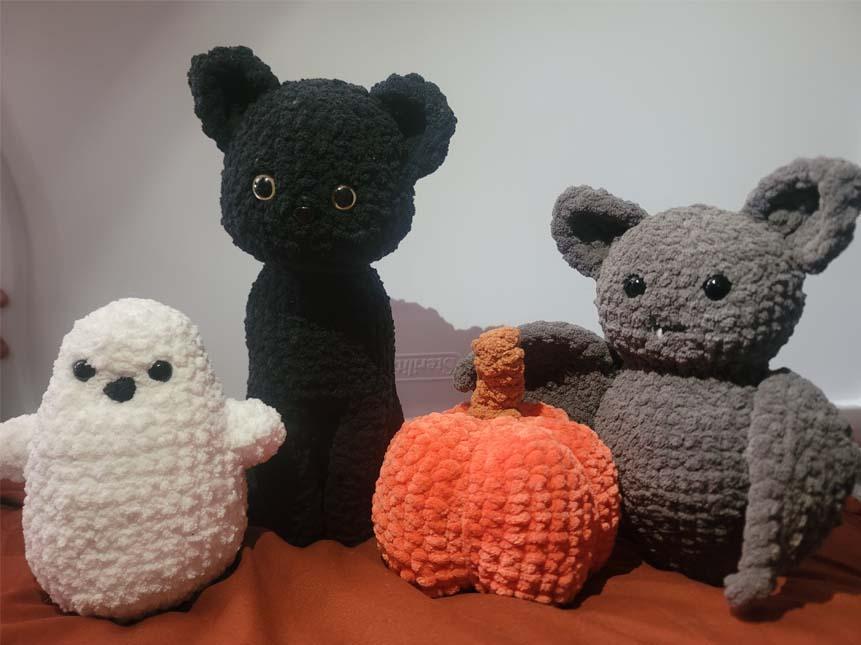  / Hand knitted plushies by Alaura Farrington 
