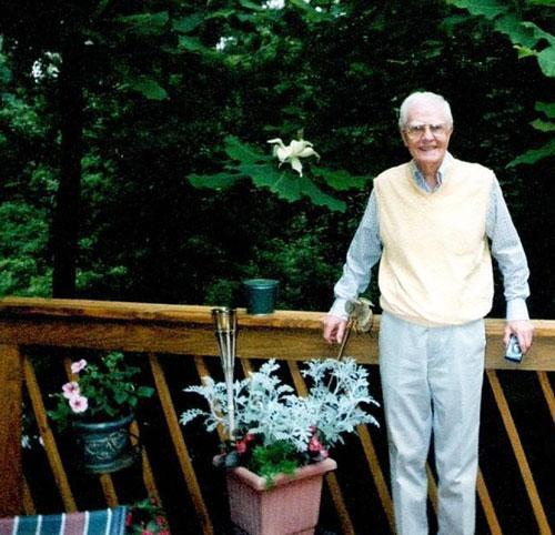  / Bob Geer celebrates his 80th birthday, 2005.  
