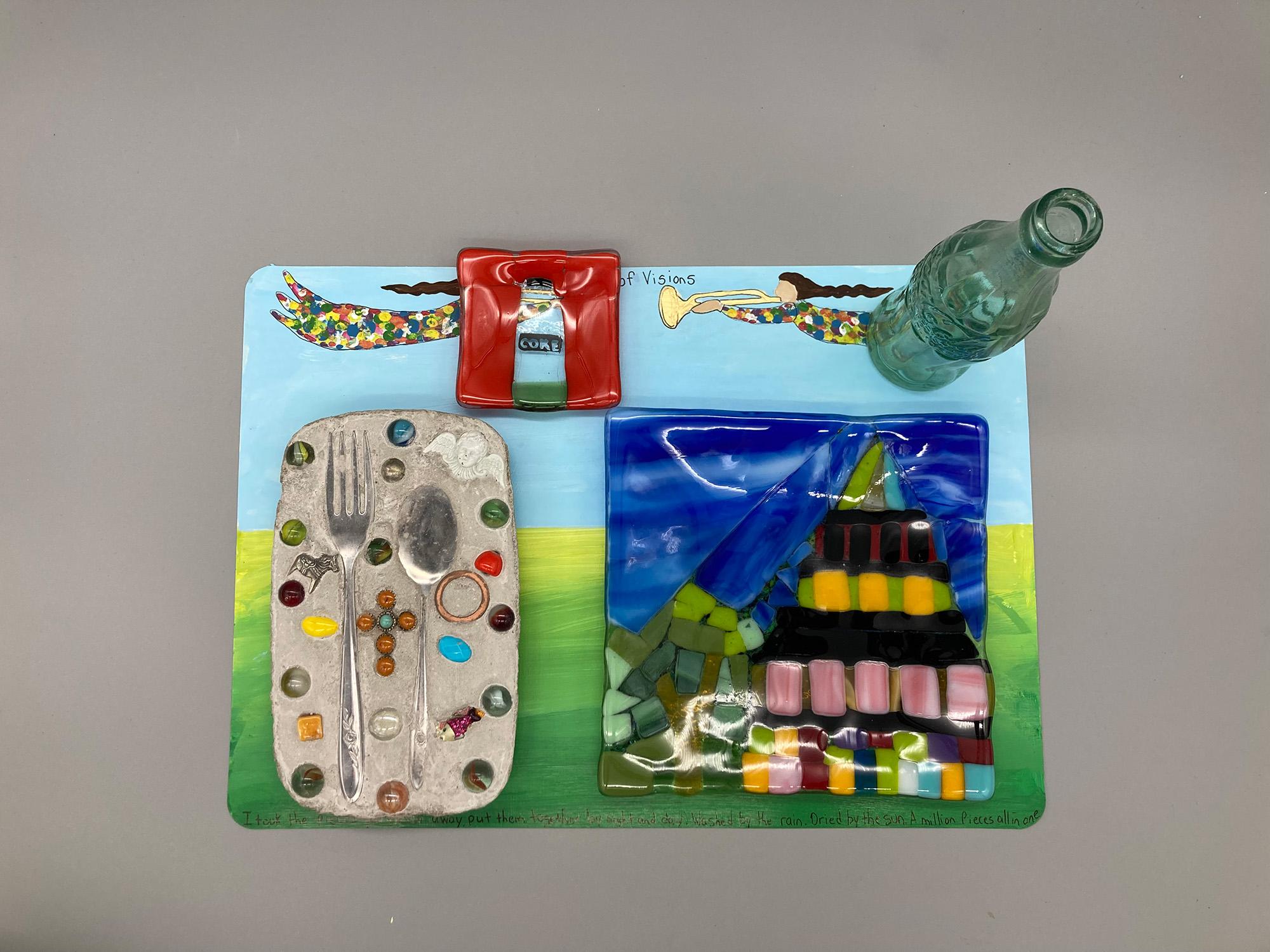 Stephanie Woodard  / Stephanie Woodard- Homage to Howard Finster in Glass. Plate 8"x8" small dish 3.5"x3.5" completed 2023 