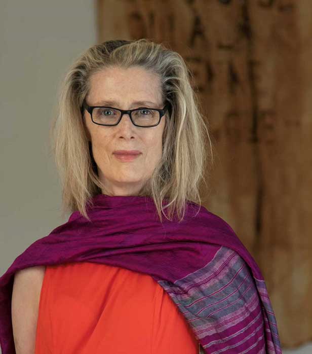 Lesley Dill Headshot