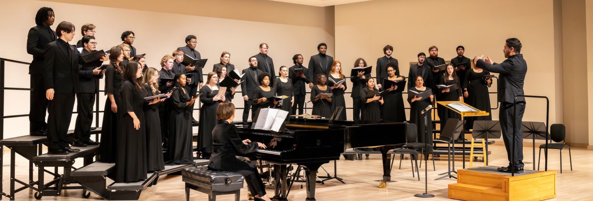 choir_on_stage_singing