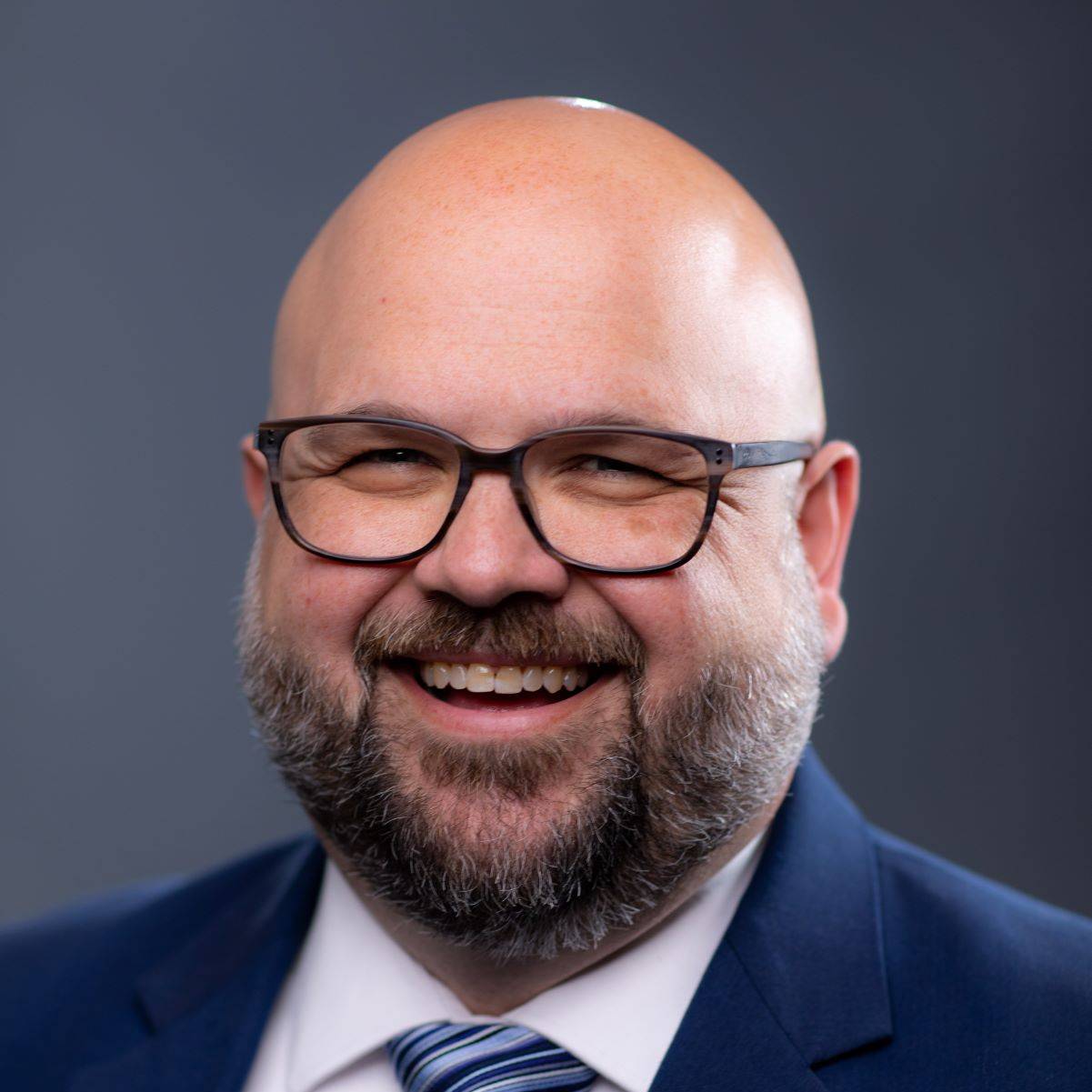 headshot of Wade Thomas