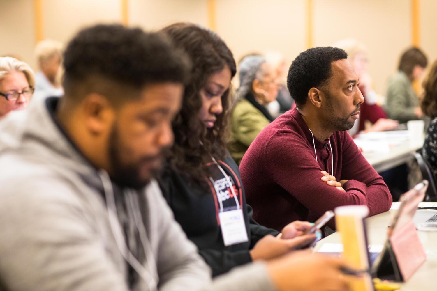 Mobile Learning Summit / Mobile Learning Summit
Group at tables listening to Seminar