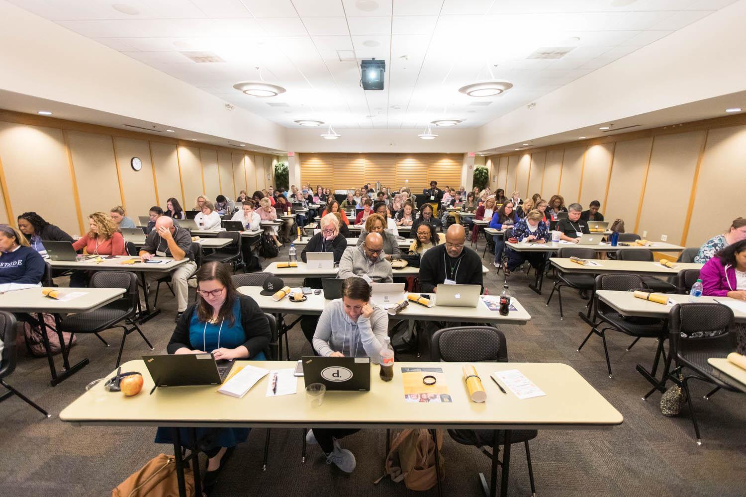 Mobile Learning Summit / Mobile Learning Summit
Group at tables listening to Seminar