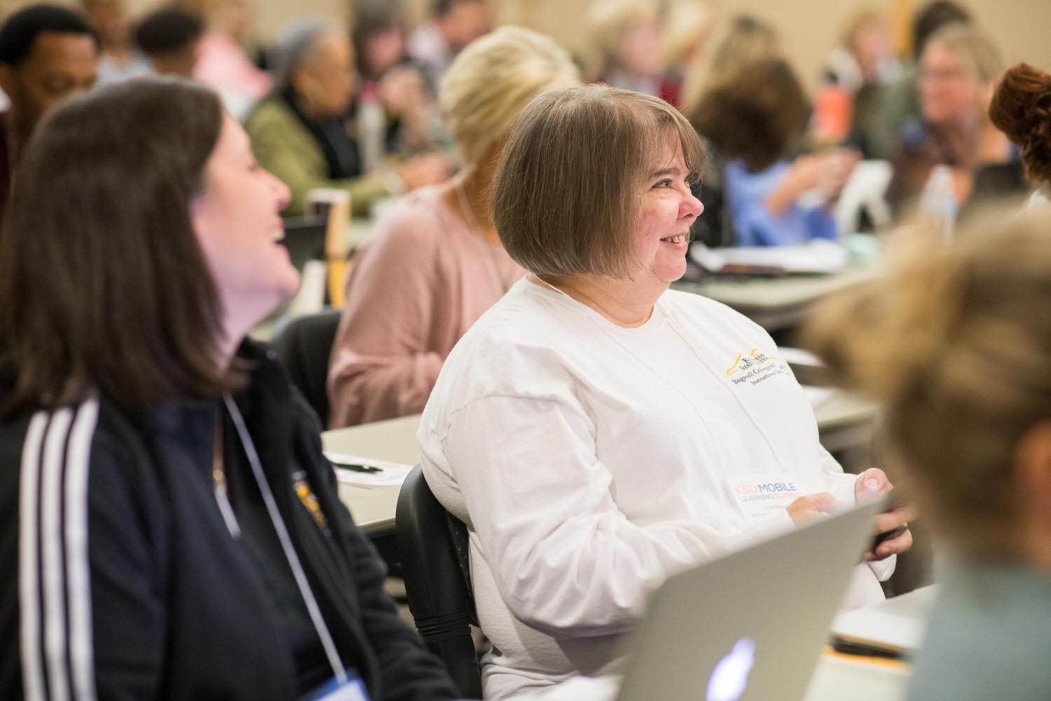 Mobile Learning Summit / Mobile Learning Summit
Group at tables listening to Seminar