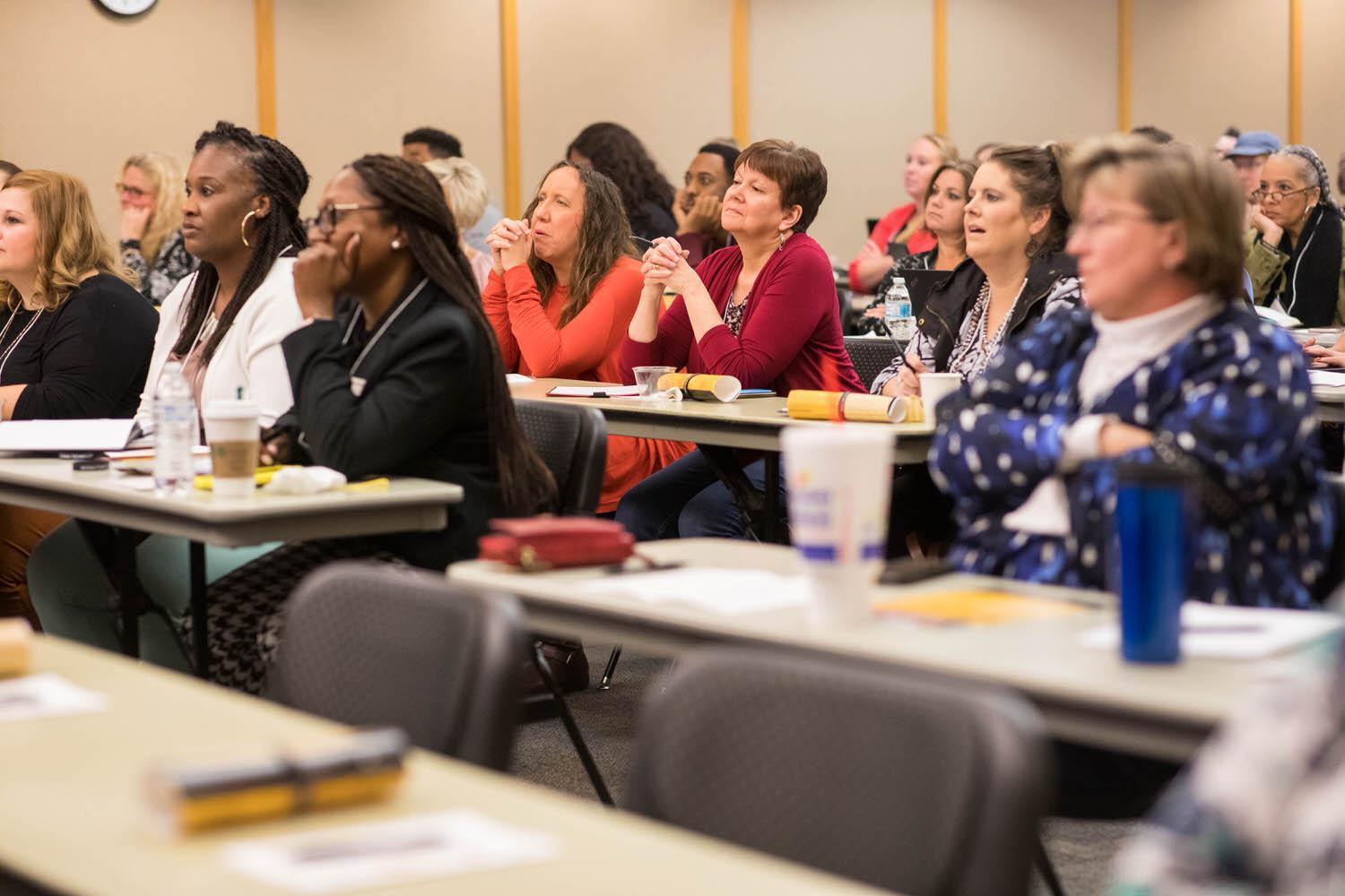 Mobile Learning Summit / Mobile Learning Summit
Group at tables listening to Seminar