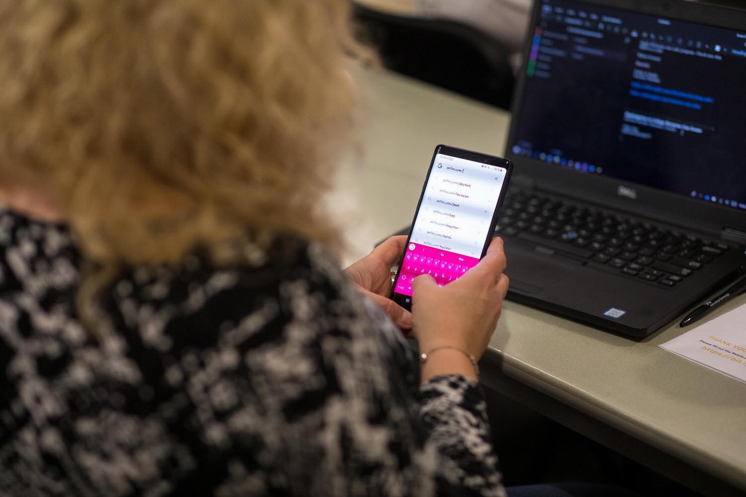 Mobile Learning Summit / Mobile Learning Summit
Group at tables listening to Seminar