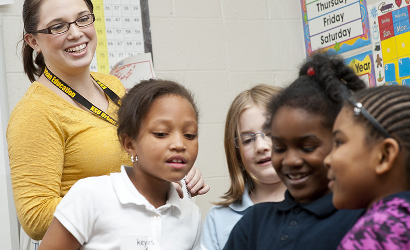 teacher with 4 small students 