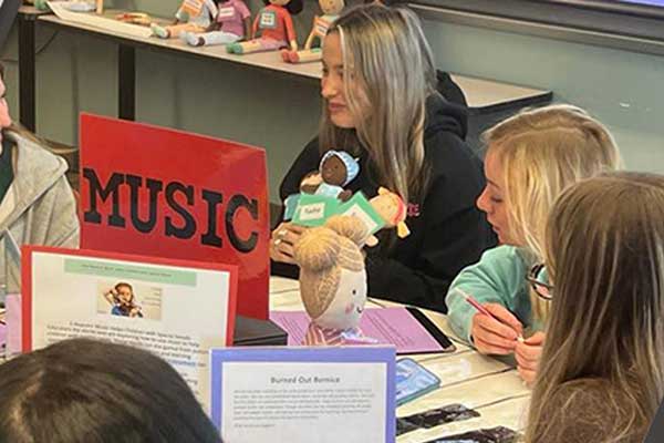 students in the universal design for learning lab