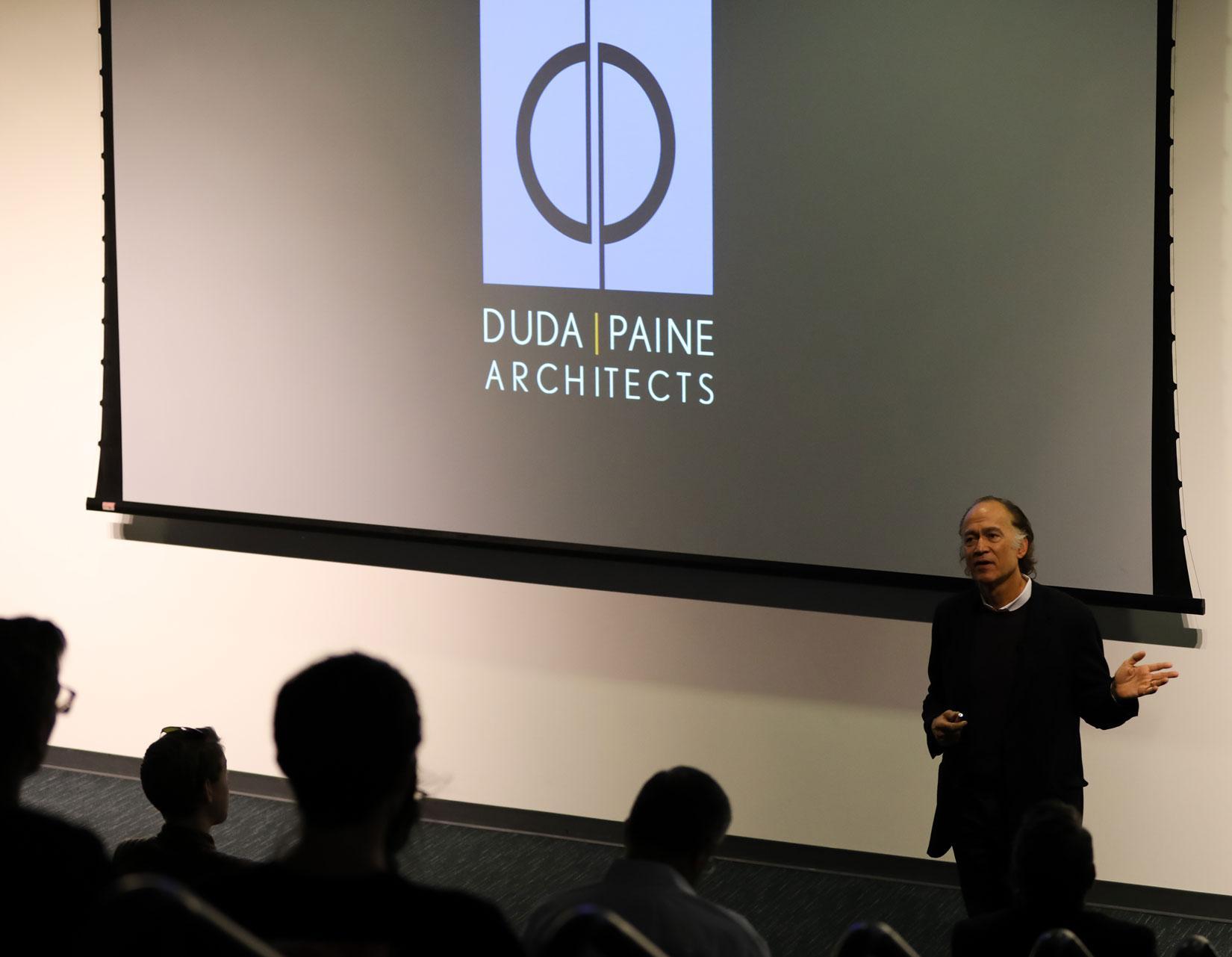  / Turan Duda lecturing students 