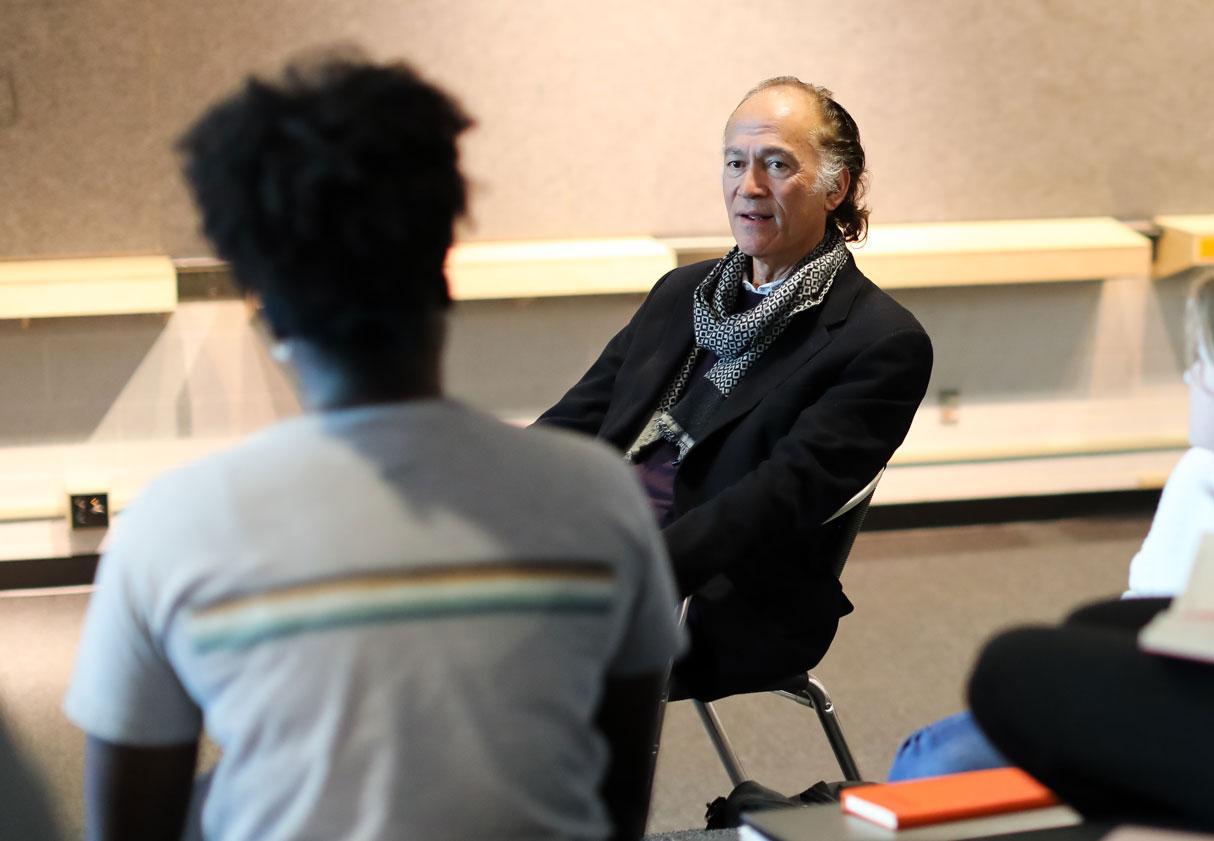  / Turan Duda interacting with ksu architecture students 