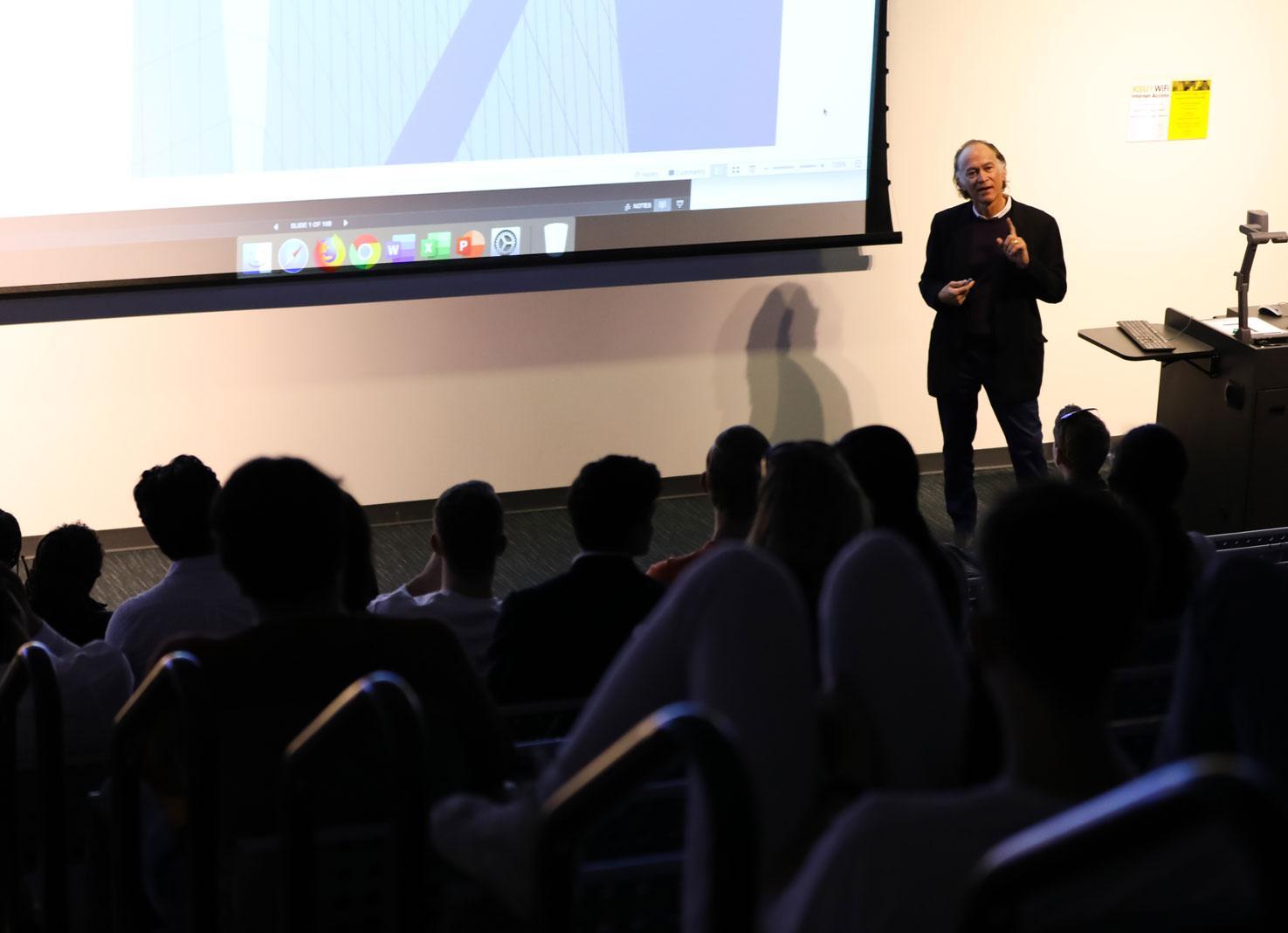  / Turan Duda lecturing students 