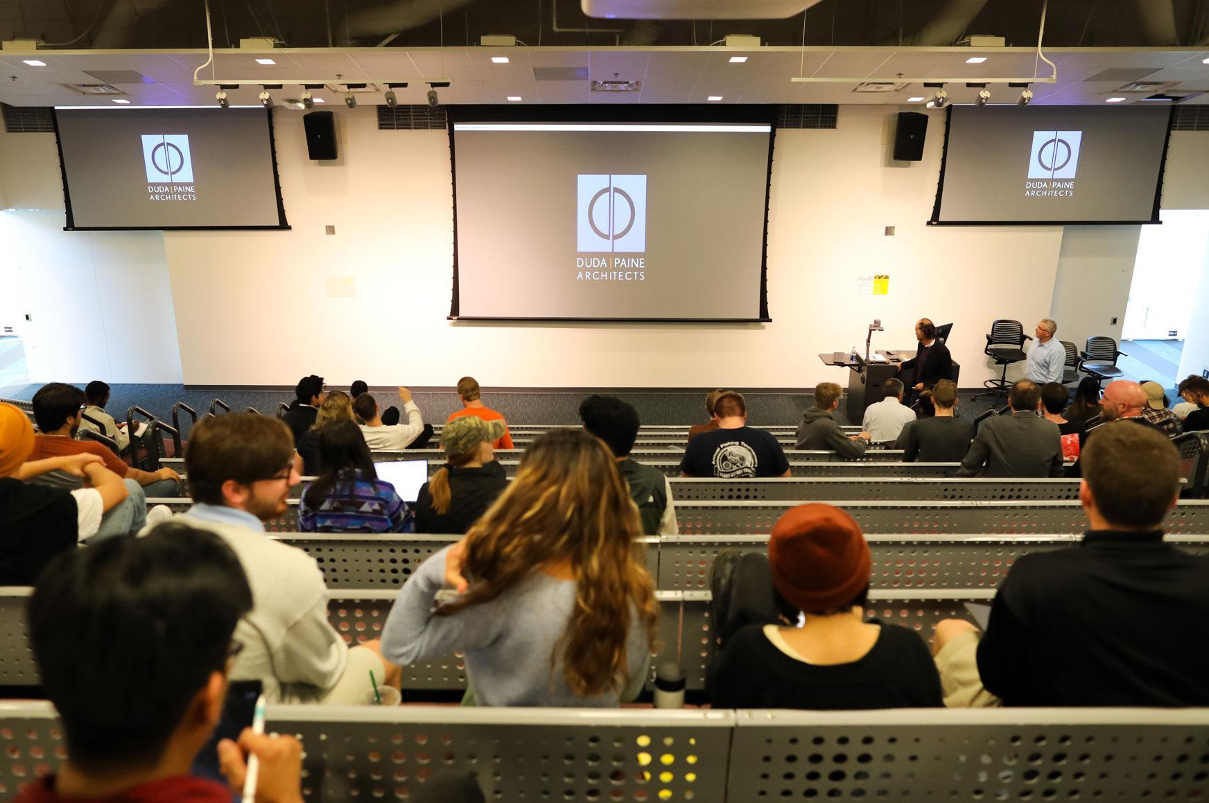  / students listening to Turan Duda's lecture  