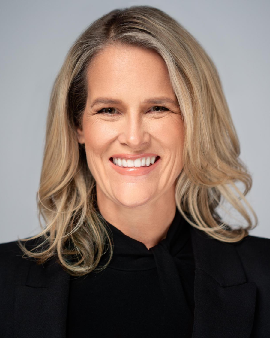 Beth Lowry professional headshot.