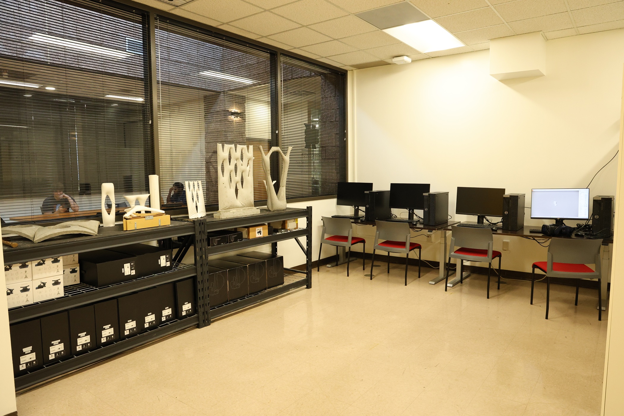 The Design Analytics Lab with higher-end PCs and AR/VR equipment on shelves.