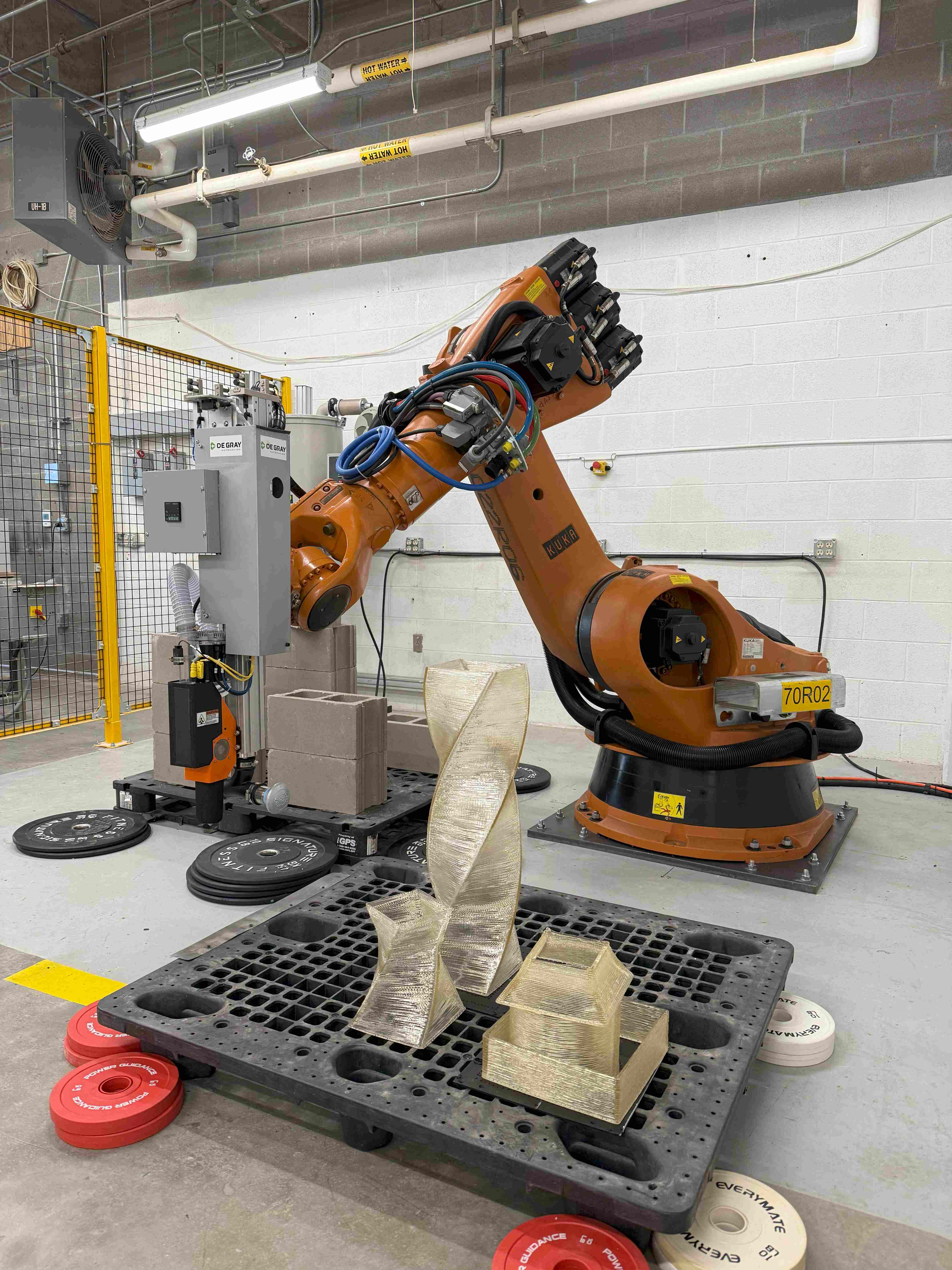 Roboric arm in the woodshop of CACM.
