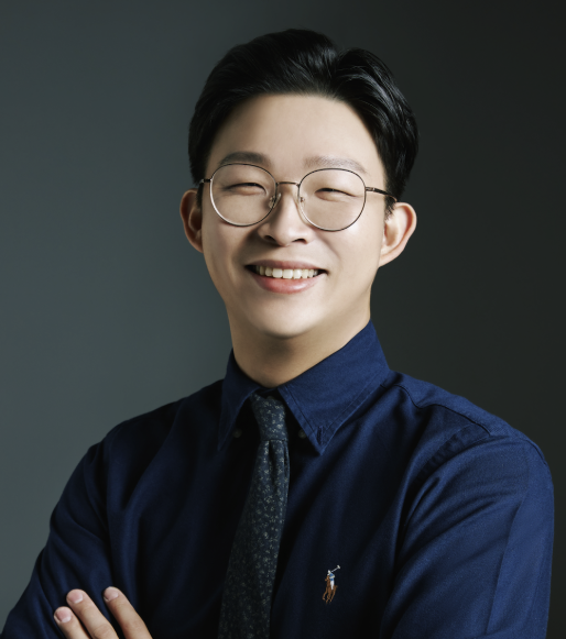 Soomok Lee smiles.