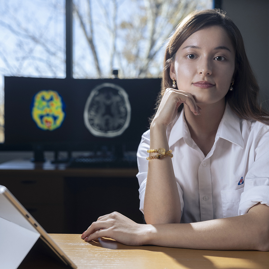 Computer Science student Dina Xu Callaway uses AI to study Alzheimer’s disease.