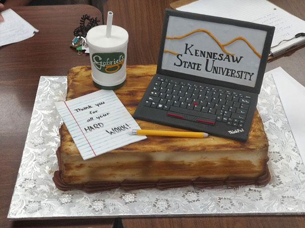 A delicious cake with a KSU laptop and paper as decoration, as a thank you gift.