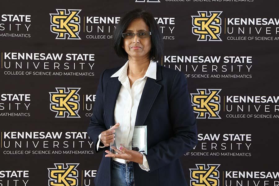 Kisa Ranasinghe - Outstanding Teaching Award  / Kisa Ranasinghe - 2021-2022 Distinguished Awards Outstanding Teaching Award 
