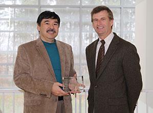 / Photo of 2015-2016 CSM Distinguished Professor Award recipient, Tad Watanabe, Ph.D., Assistant Chair of the Department of Mathematics and Professor of Mathematics Education (left) and Mark Anderson (right) 