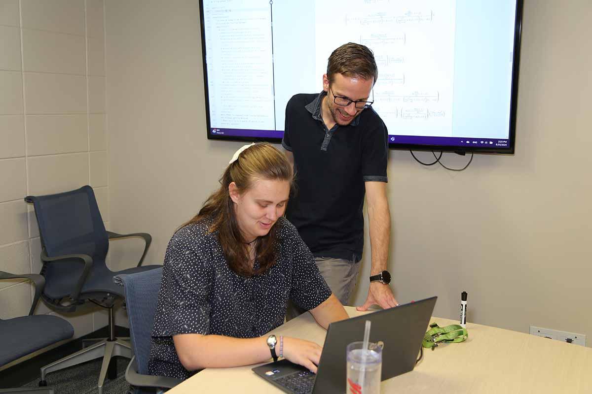 Faculty and student working on research on a computer.  / Faculty and student working on research on a computer. 
