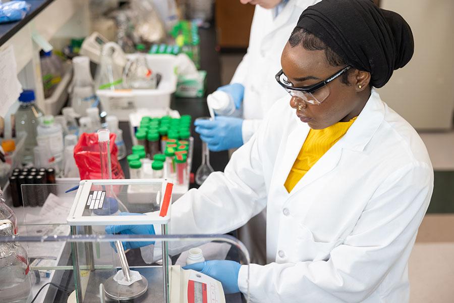 Two students working on biology research in a laboratory. / Two students working on biology research in a laboratory.