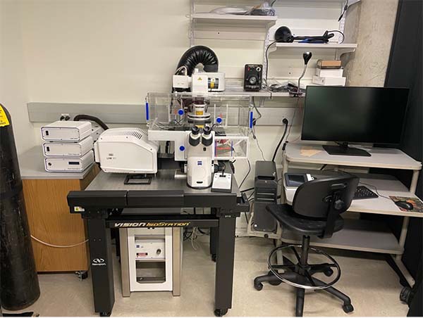Photo of the Zeiss LSM 90 Confocal microscope in the Microscopy facility