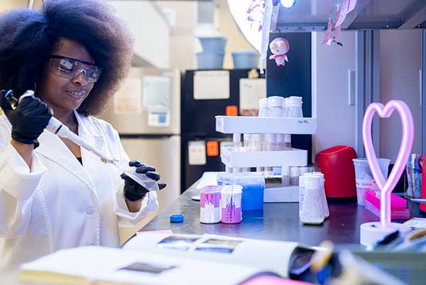 ksu tudent in biology lab