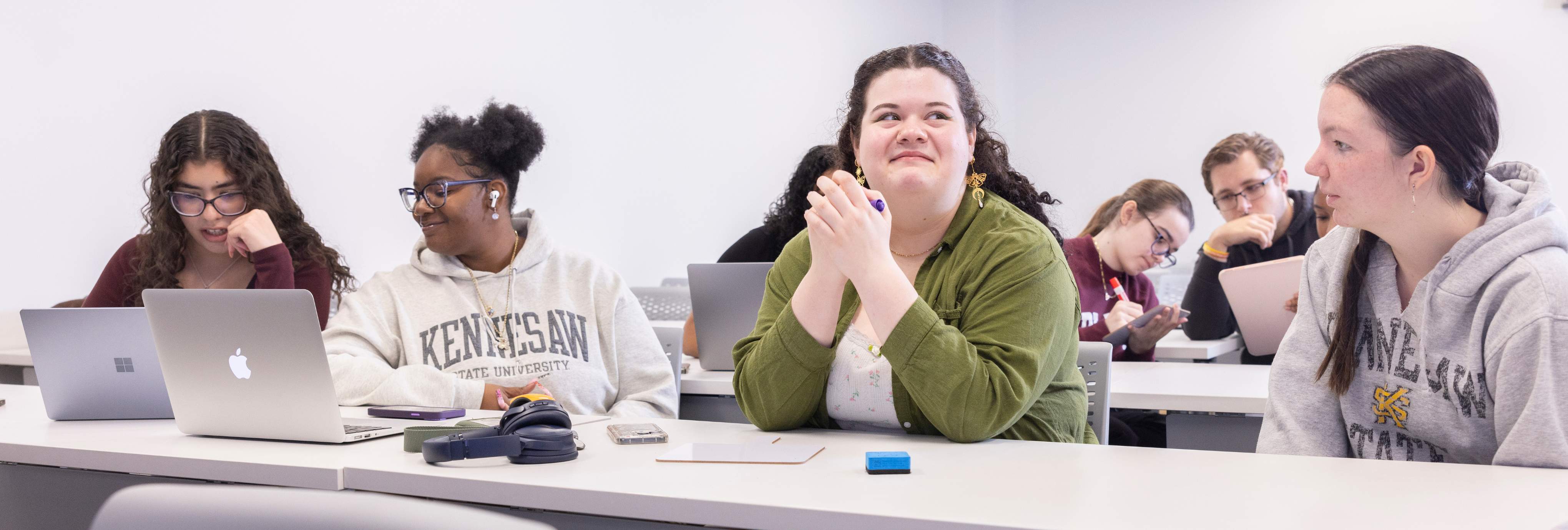 Students participate in an Honors class discussion at Kennesaw State University.