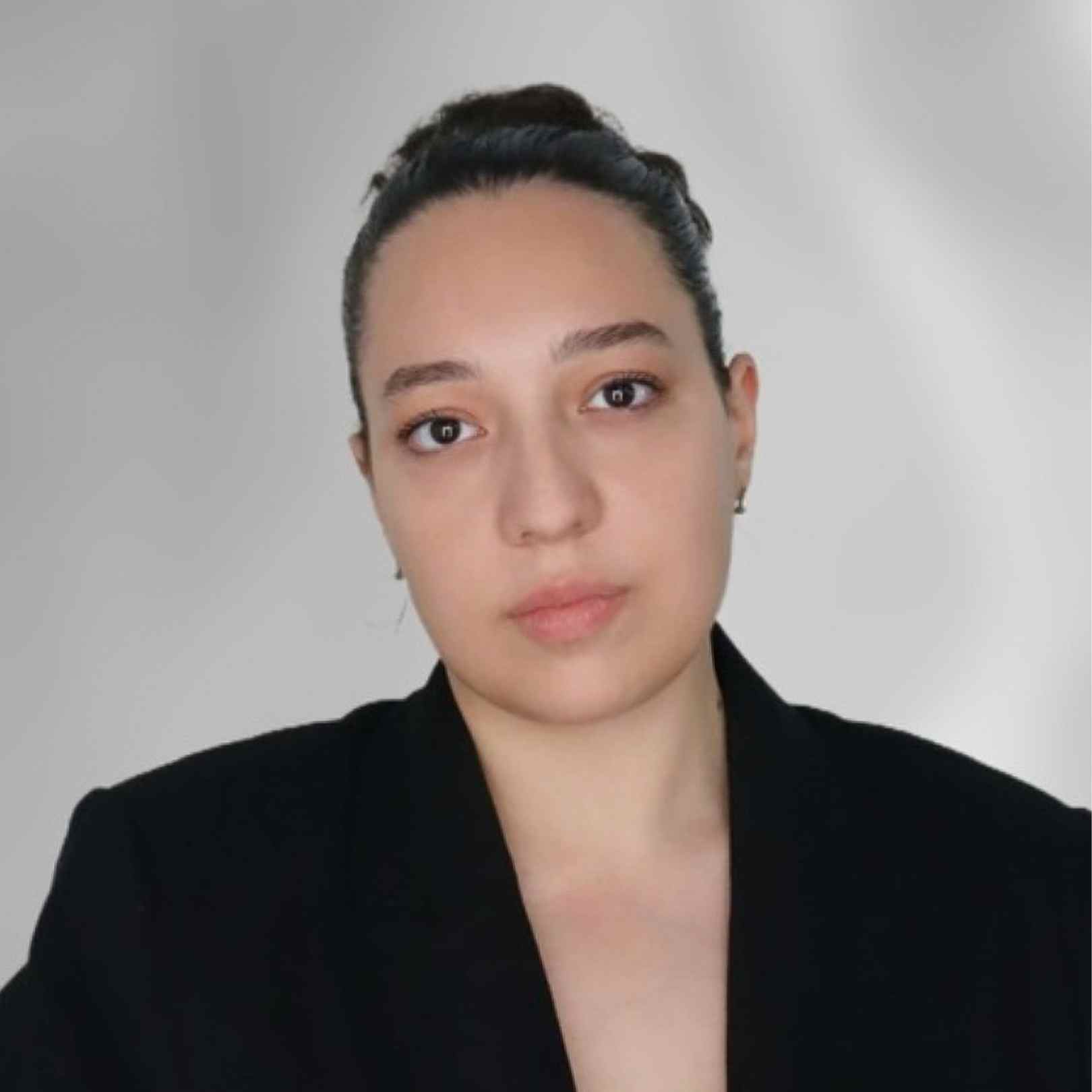 Headshot of Kennesaw State University Honors student Gvantsa Kiknavelidze