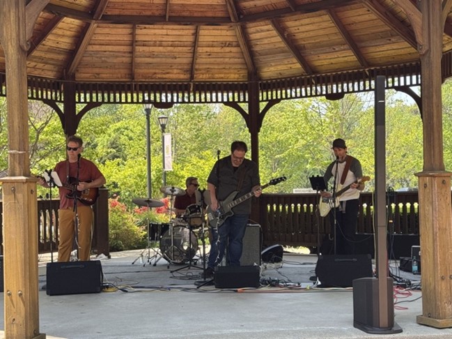 Realpolitik Performing