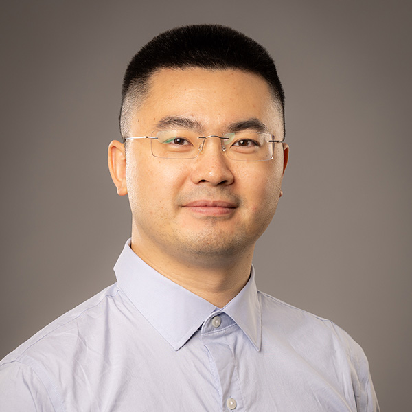 lingfeng tao headshot