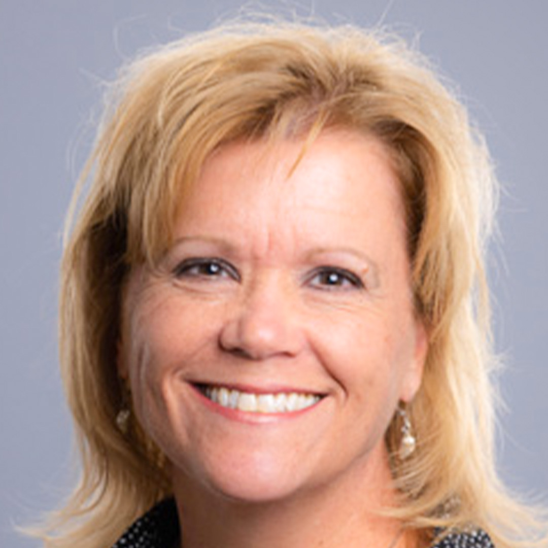 Tracy Ruegg headshot