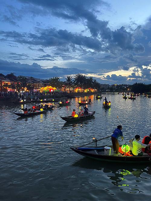 Category: People - First Place - Thu Bon River by Nia Montgomery / Category: People - First Place - Thu Bon River by Nia Montgomery