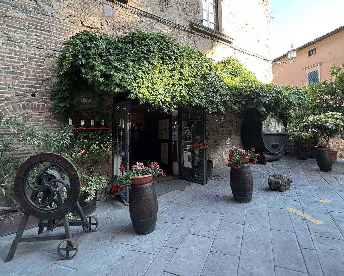 Montepulciano, Italy  / Montepulciano, Italy 
