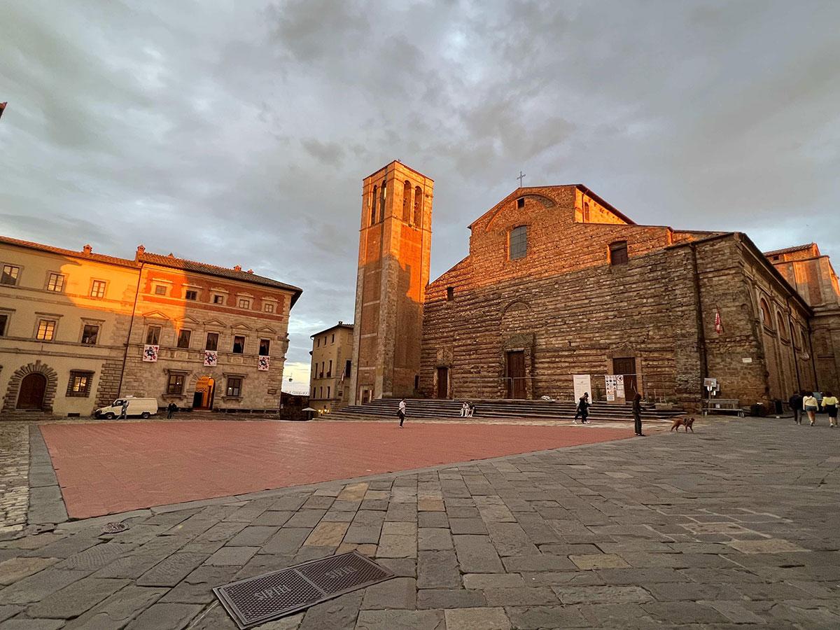 Montepulciano, Italy  / Montepulciano, Italy 