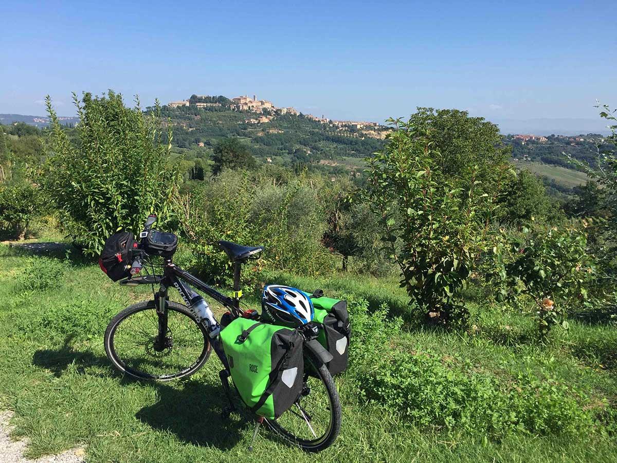Montepulciano, Italy  / Montepulciano, Italy 