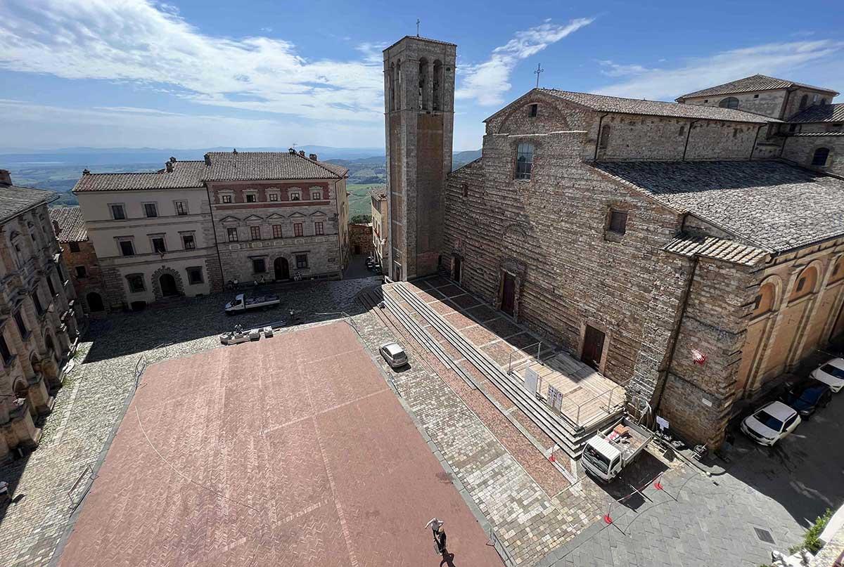 Montepulciano, Italy  / Montepulciano, Italy 