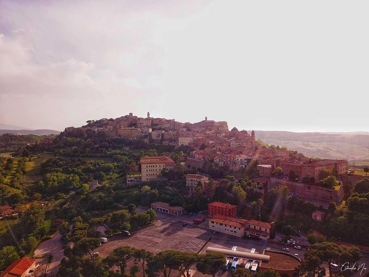 Montepulciano, Italy  / Montepulciano, Italy 
