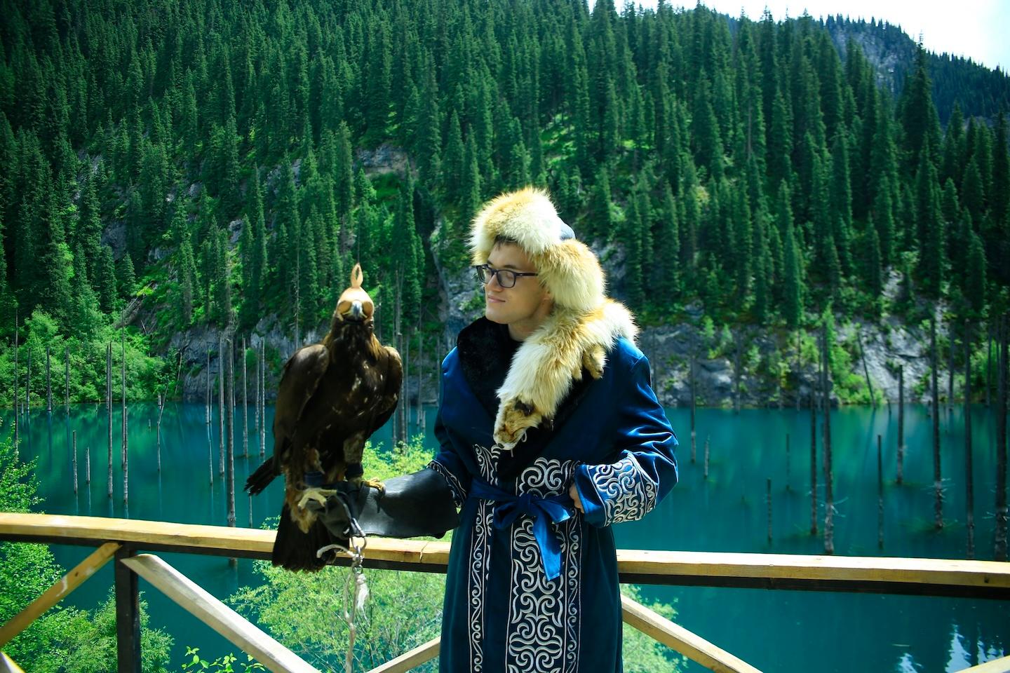  / Man holding an eagle in the mountains