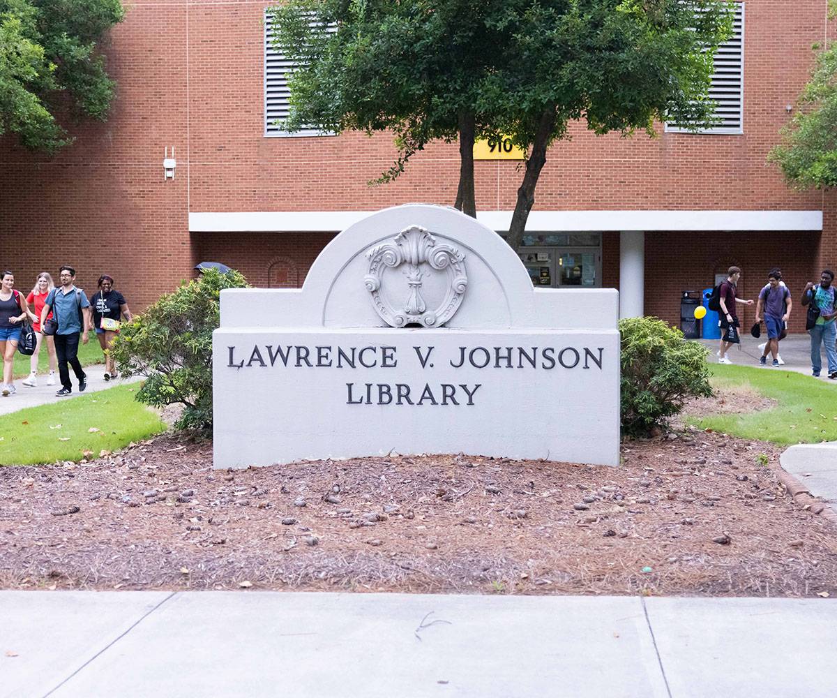 Exterior view of Lawrence V. Johnson Library on KSU’s Marietta campus with stone sign and brick building entrance.