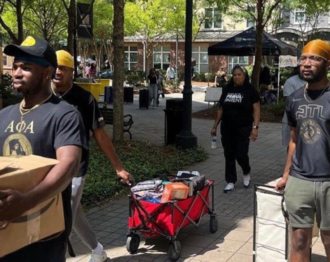 students moving into dorms  / 