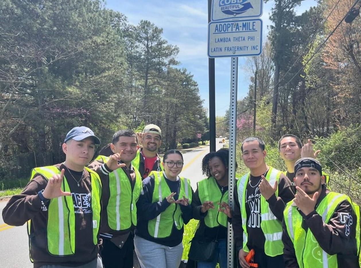 students cleaning up cobb county / 