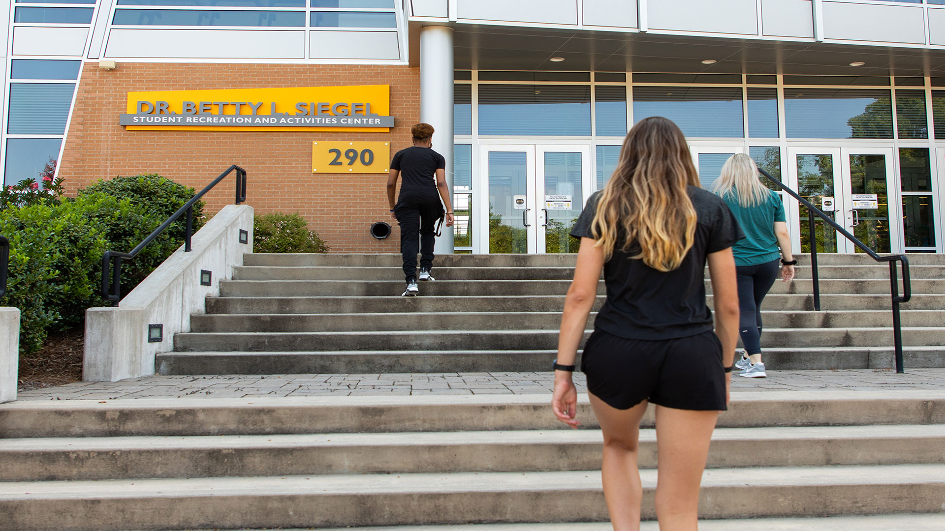 Students walking into SRAC