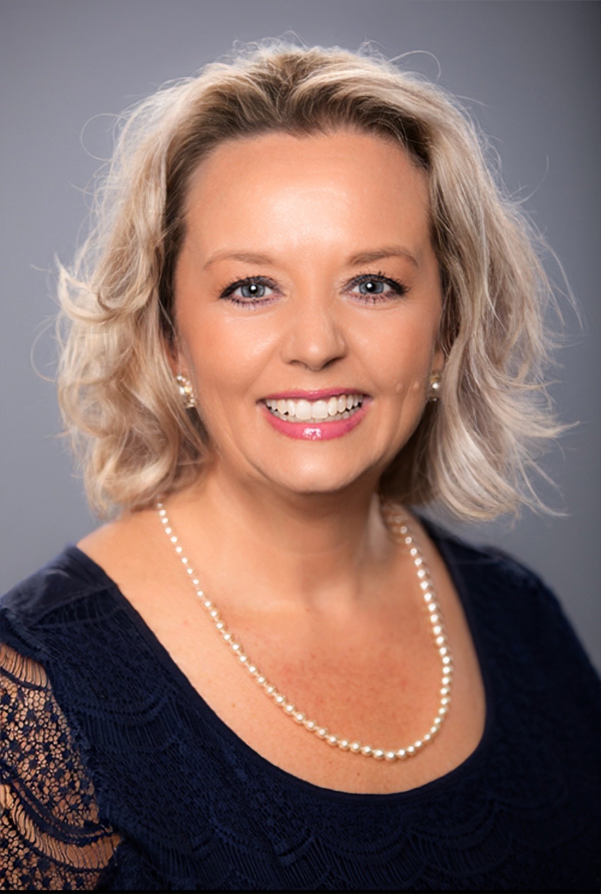 amy phillips headshot