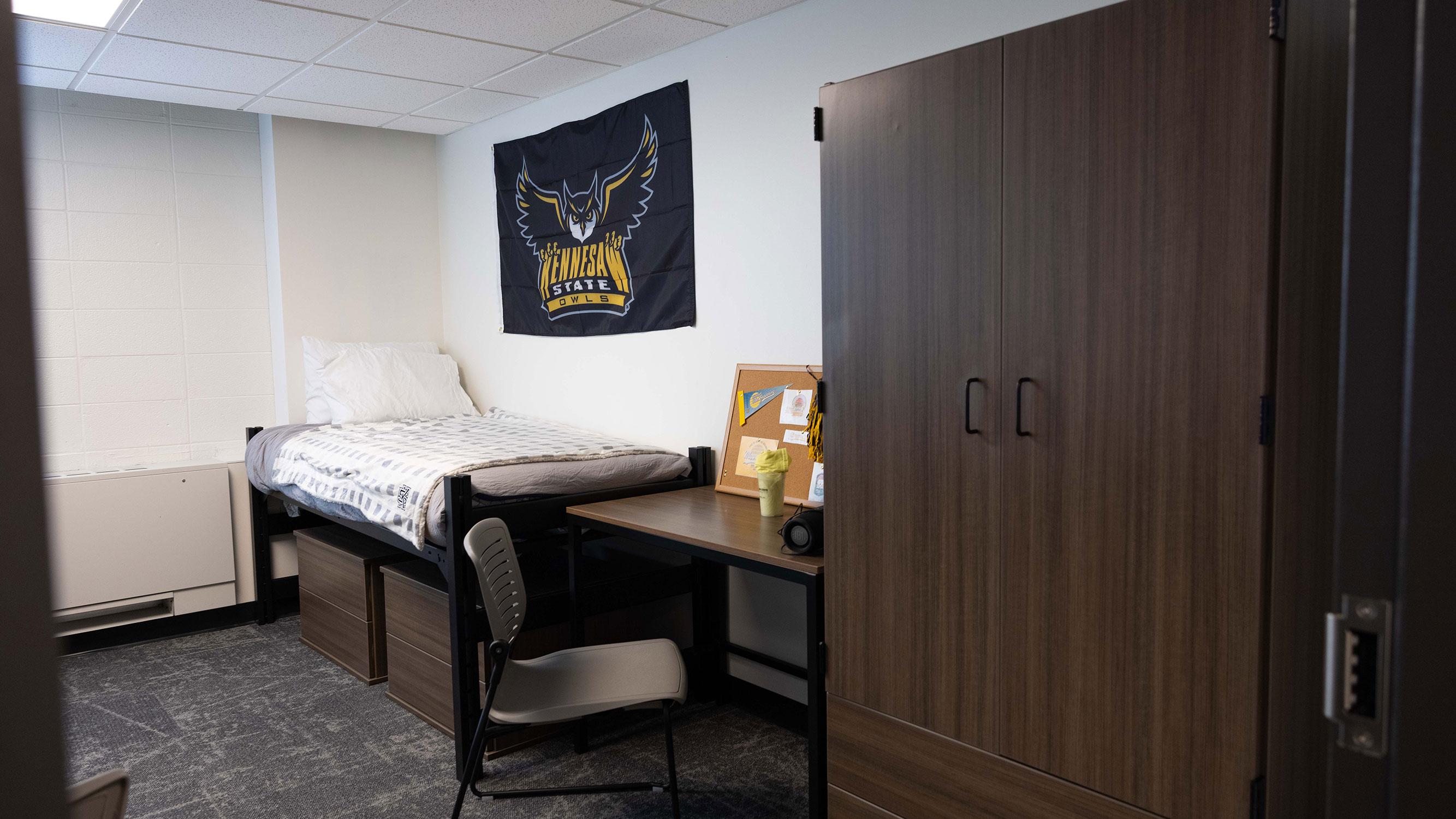 Bed, desk and wardrobe  / Bed, desk and wardrobe 
