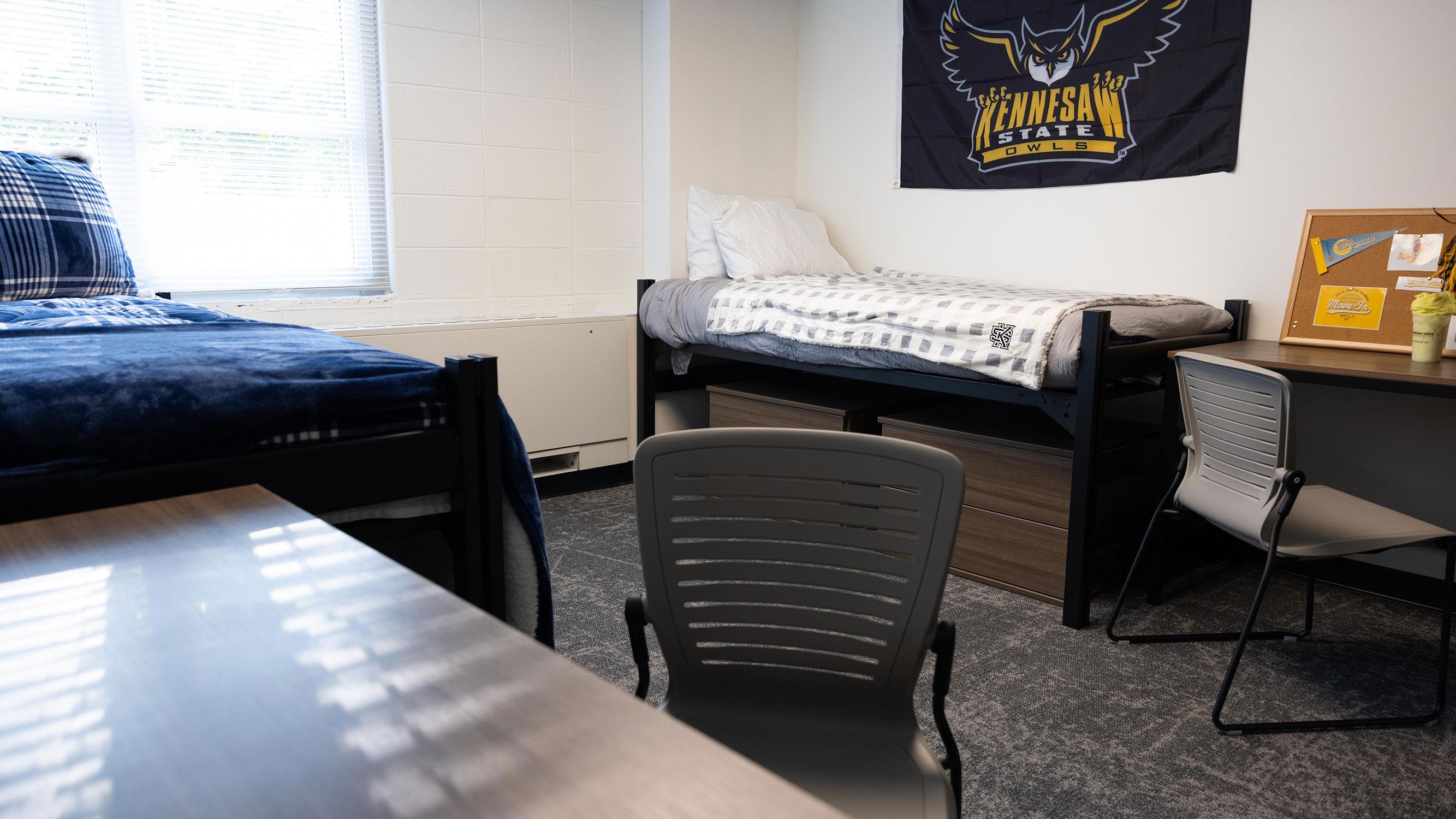Desks and 2-position chairs  / Desks and 2-position chairs 
