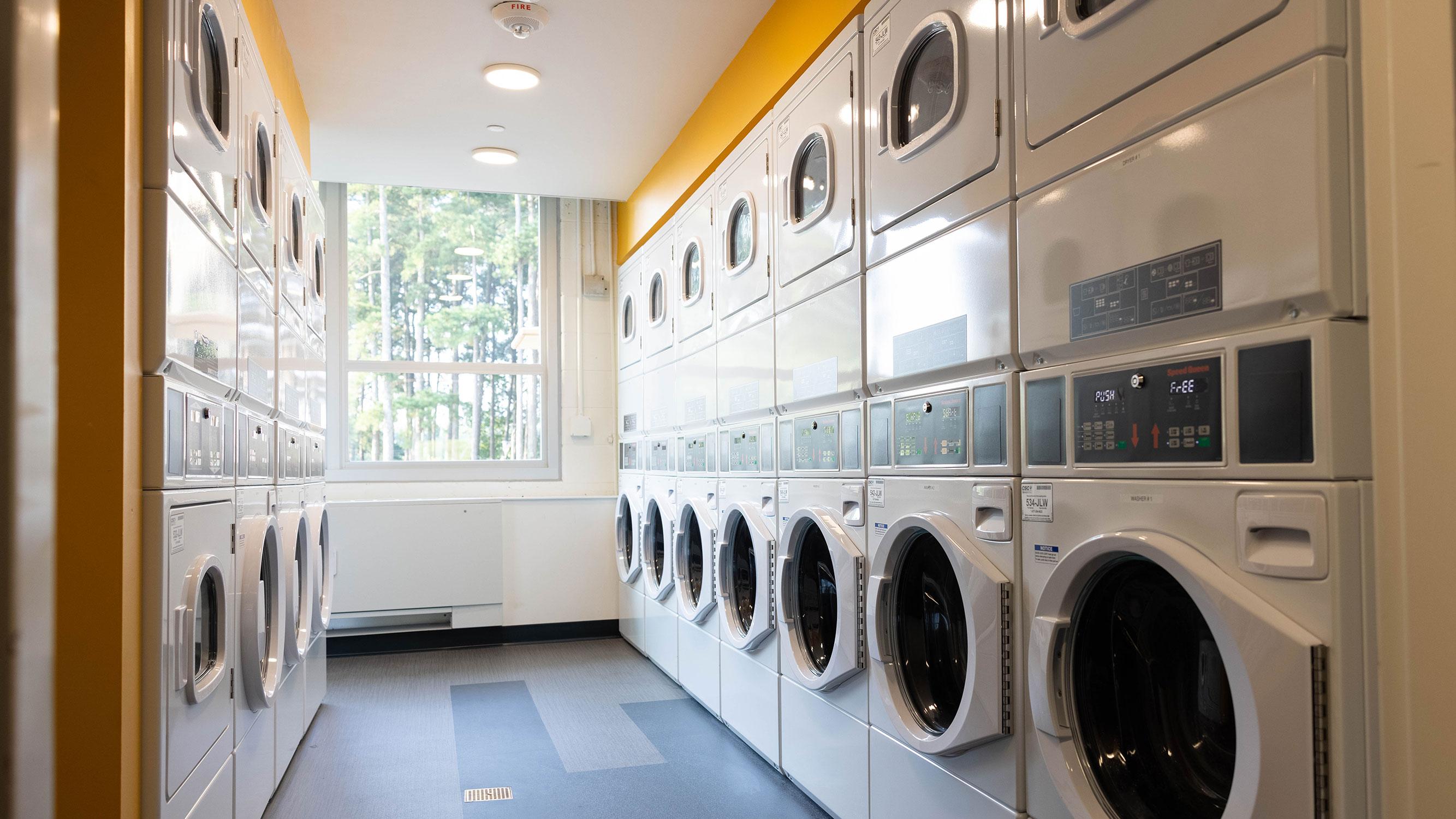 Communal laundry room  / Communal laundry room 
