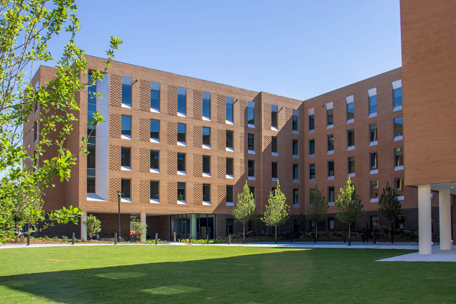 summit ii exterior courtyard view of the building